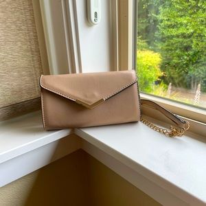 Versatile crossbody bag from Urban Expressions